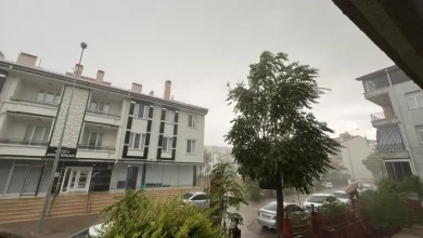 Aksaray’da Bir Anda Bastırdı! Yağmur Sağanağa Dönüştü, Sokaklar Islandı 41 1277891156541804 6za3fU